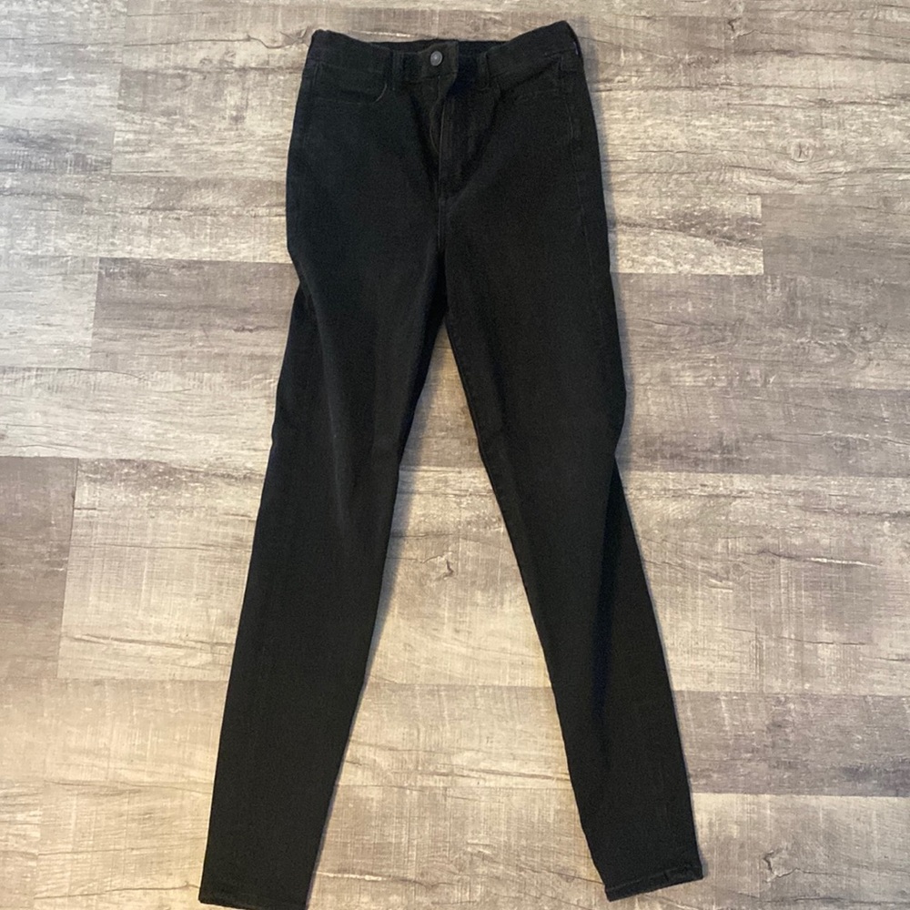 Size 6 Long American Eagle Jeans! In great shape! Black! No holes!
